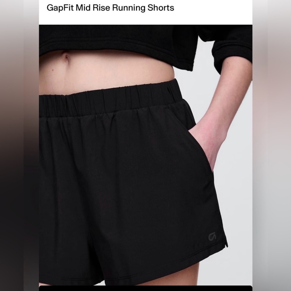 GAP Women's Mid rise runaround shorts